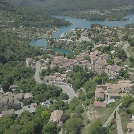 Hébergement de vacances Maison Avec Terrasse 3min Du Lac Esparron/verdon Esparron-de-Verdon