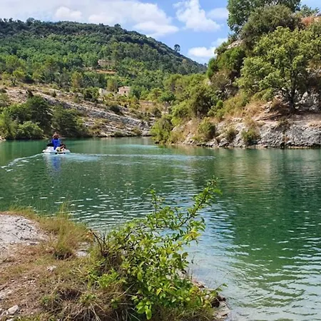 Hébergement de vacances Maison Avec Terrasse 3min Du Lac Esparron/verdon